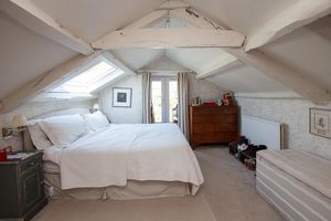 Castleton_Main Bedroom - click for photo gallery